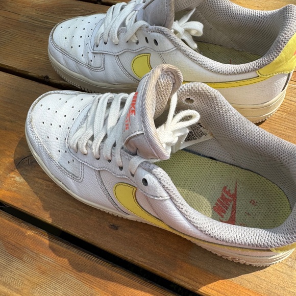 2 pairs of Nike Air Force 1 women size 6.5 - Picture 7 of 10